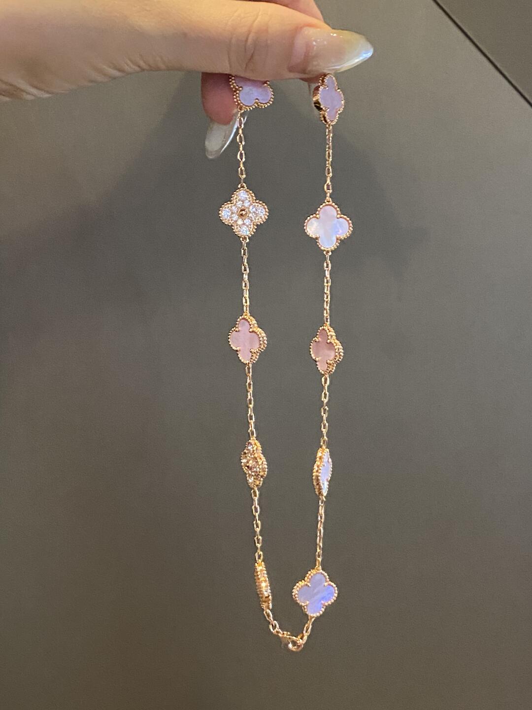 [Elowen jewels ]CLOVER 10-MOTIV-DIAMANT-HALSKETTE MIT ROSA PERLMUTT