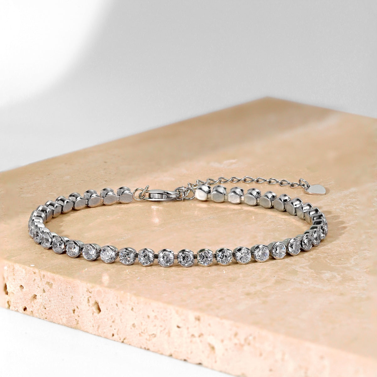[Elowen Jewels]Ornate  Sparkling Round Cut Daily Bracelet