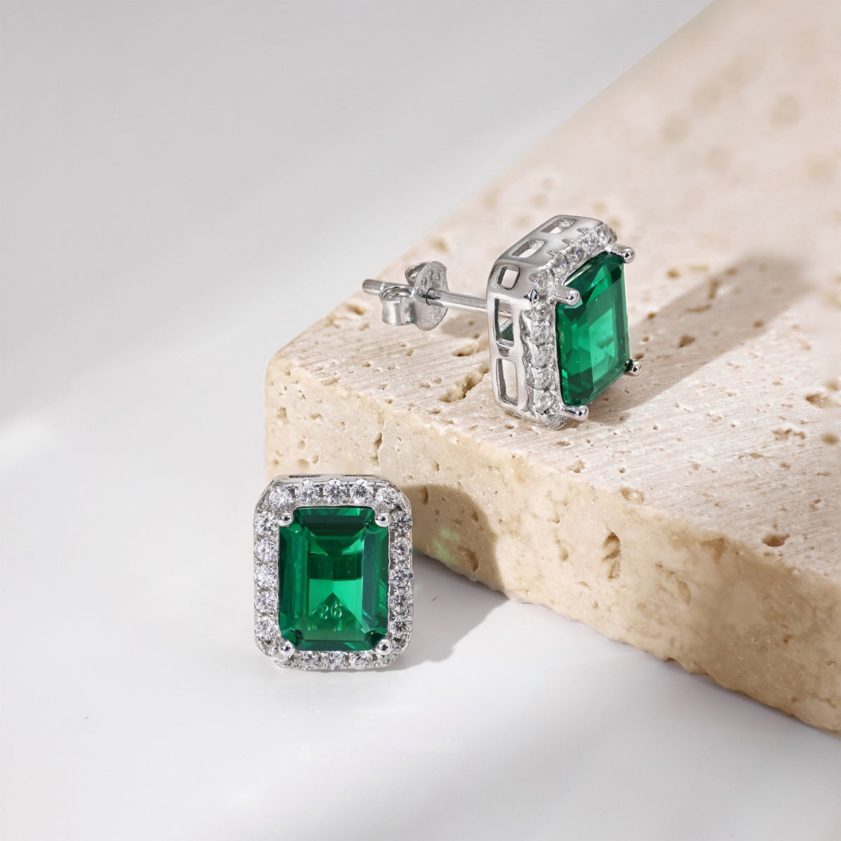 [Elowen Jewels ]Luxurious Dainty Emerald Cut Banquet Earrings