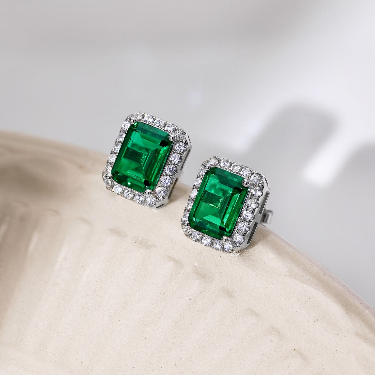 [Elowen Jewels ]Luxurious Dainty Emerald Cut Banquet Earrings