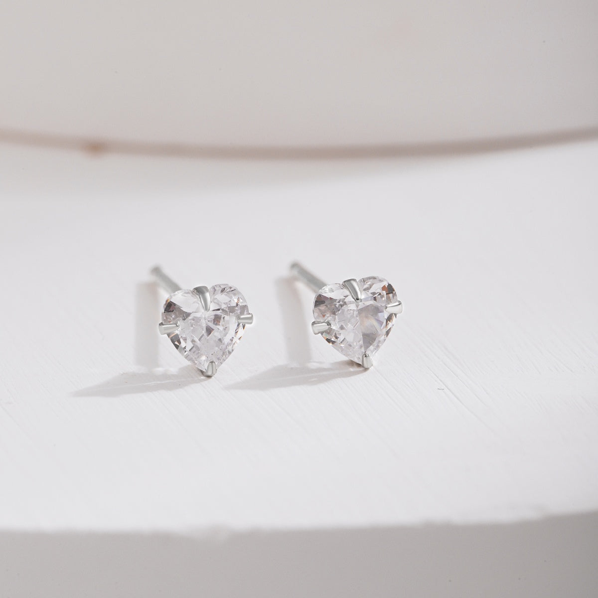 [Elowen Jewels ]Sparkling Heart Shaped Simple Earrings