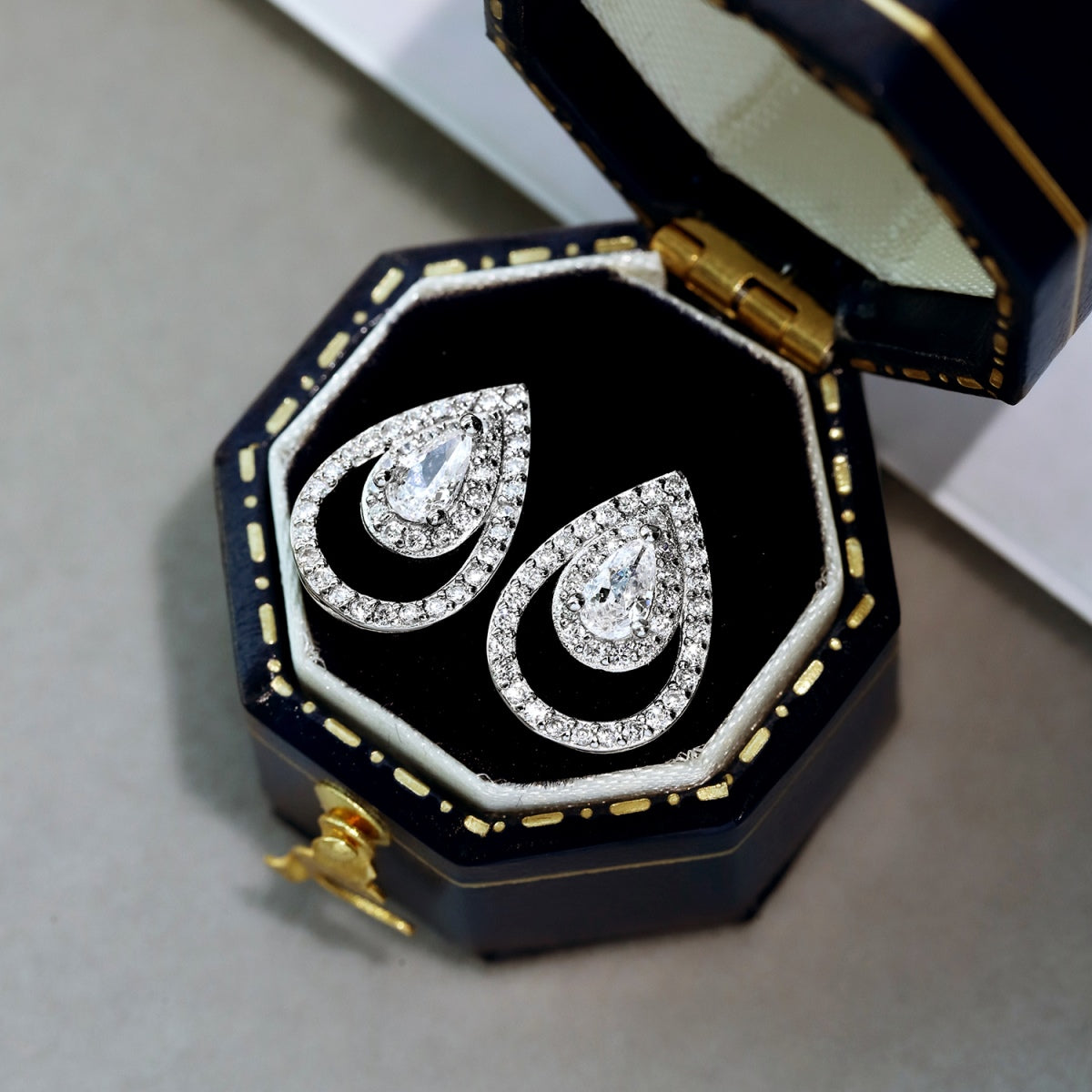 [Elowen Jewels ]Sparkling Delicate Water Drop Shape Daily Earrings