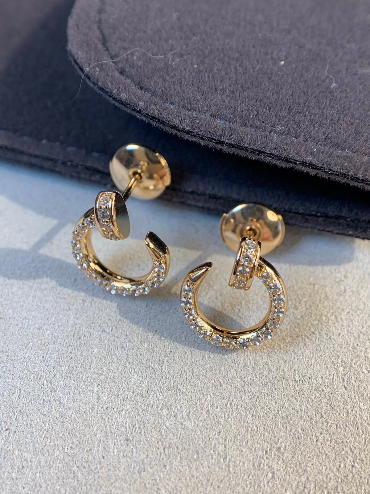 {
  "Elowen jewels": "Elowen ジュエリー",
  "JUSTE EARRINGS GOLD DIAMONDS": "JUSTE イヤリング ゴールド ダイヤモンド"
}