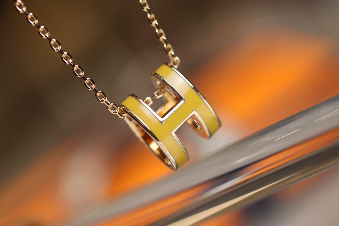 {
  "Elowen jewels": "エローウェン・ジュエルズ",
  "POP H PEDANT PINK GOLD": "ポップH ペンダント ピンクゴールド"
}