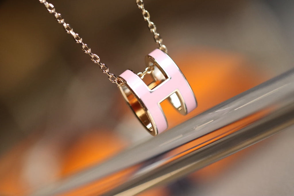 {
  "Elowen jewels": "エローウェン・ジュエルズ",
  "POP H PEDANT PINK GOLD": "ポップH ペンダント ピンクゴールド"
}