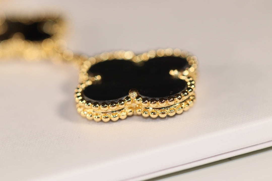 [Elowen jewels ]CLOVER EARRINGS GOLD ONYX MOP 3 MOTIF