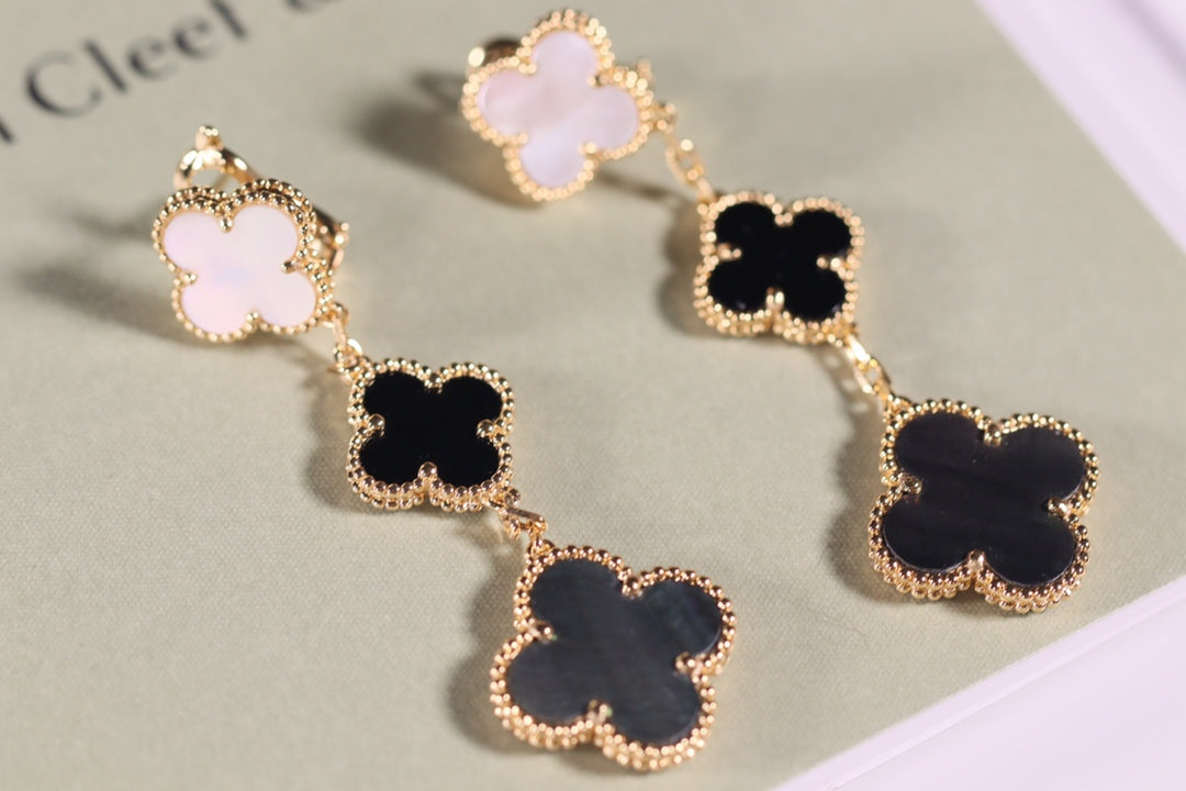 [Elowen jewels ]CLOVER EARRINGS GOLD ONYX MOP 3 MOTIF
