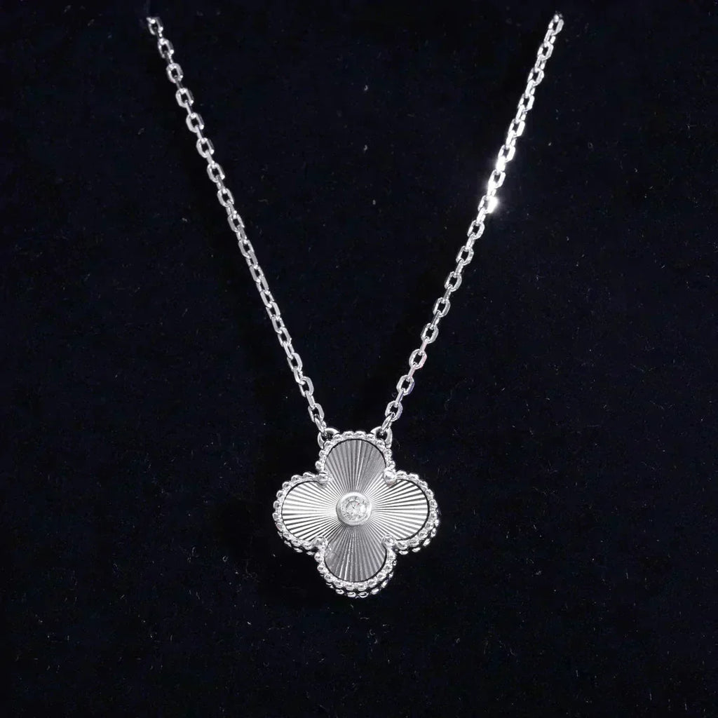 [Elowen jewels ]CLOVER 15MM DIAMANT-LASER-HALSKETTE SILBER