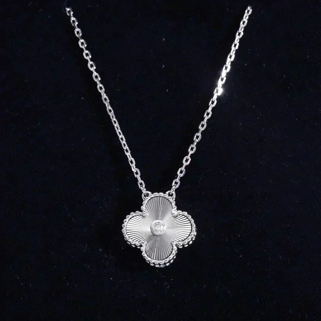 [Elowen jewels ]CLOVER 15MM DIAMANT-LASER-HALSKETTE SILBER