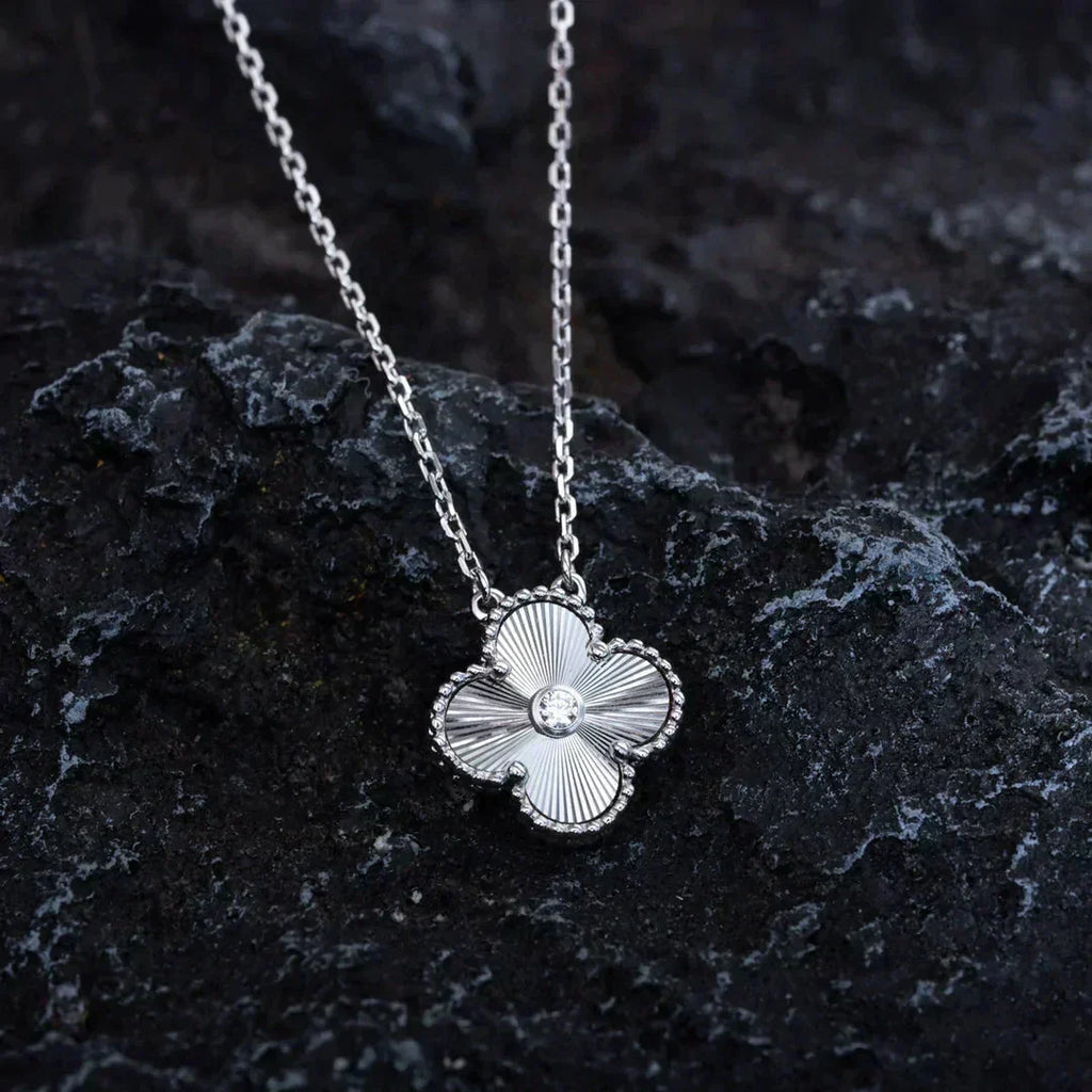 [Elowen jewels ]CLOVER 15MM DIAMANT-LASER-HALSKETTE SILBER