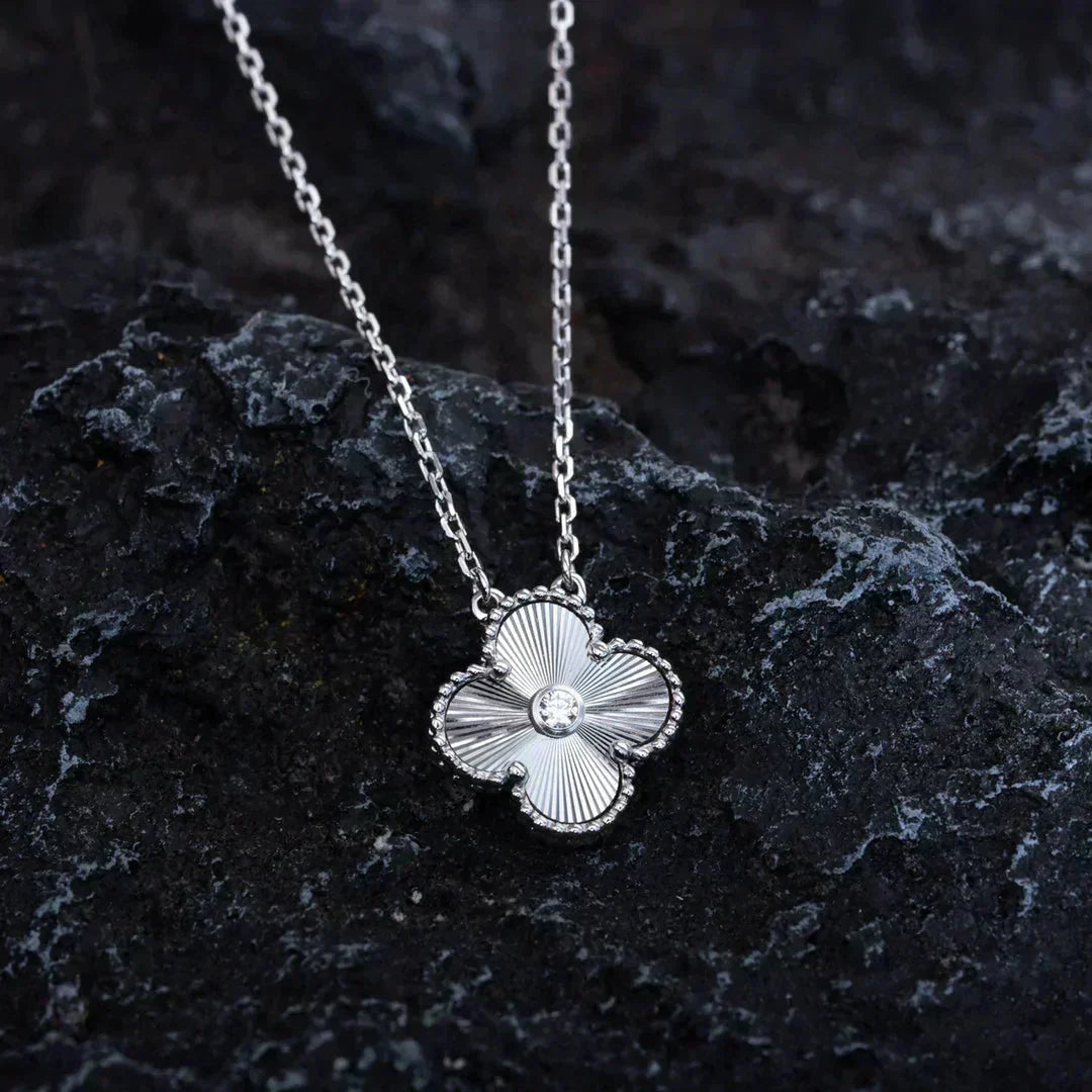 [Elowen jewels ]CLOVER 15MM DIAMANT-LASER-HALSKETTE SILBER