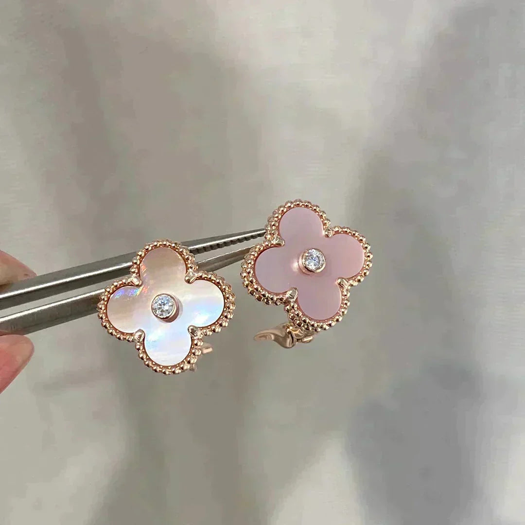 [Elowen jewels ]CLOVER MEDIUM 1 MOTIV ROSA PERLMUTT DIAMANT-OHRRINGE