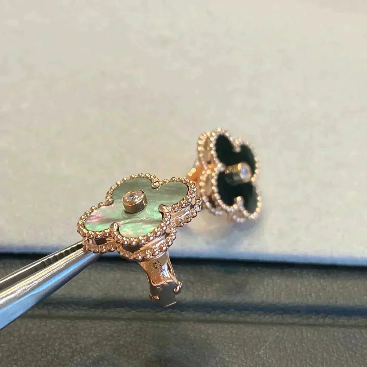 [Elowen jewels ]CLOVER MEDIUM 1 MOTIFS GRAY MOP  DIAMOND EARRINGS