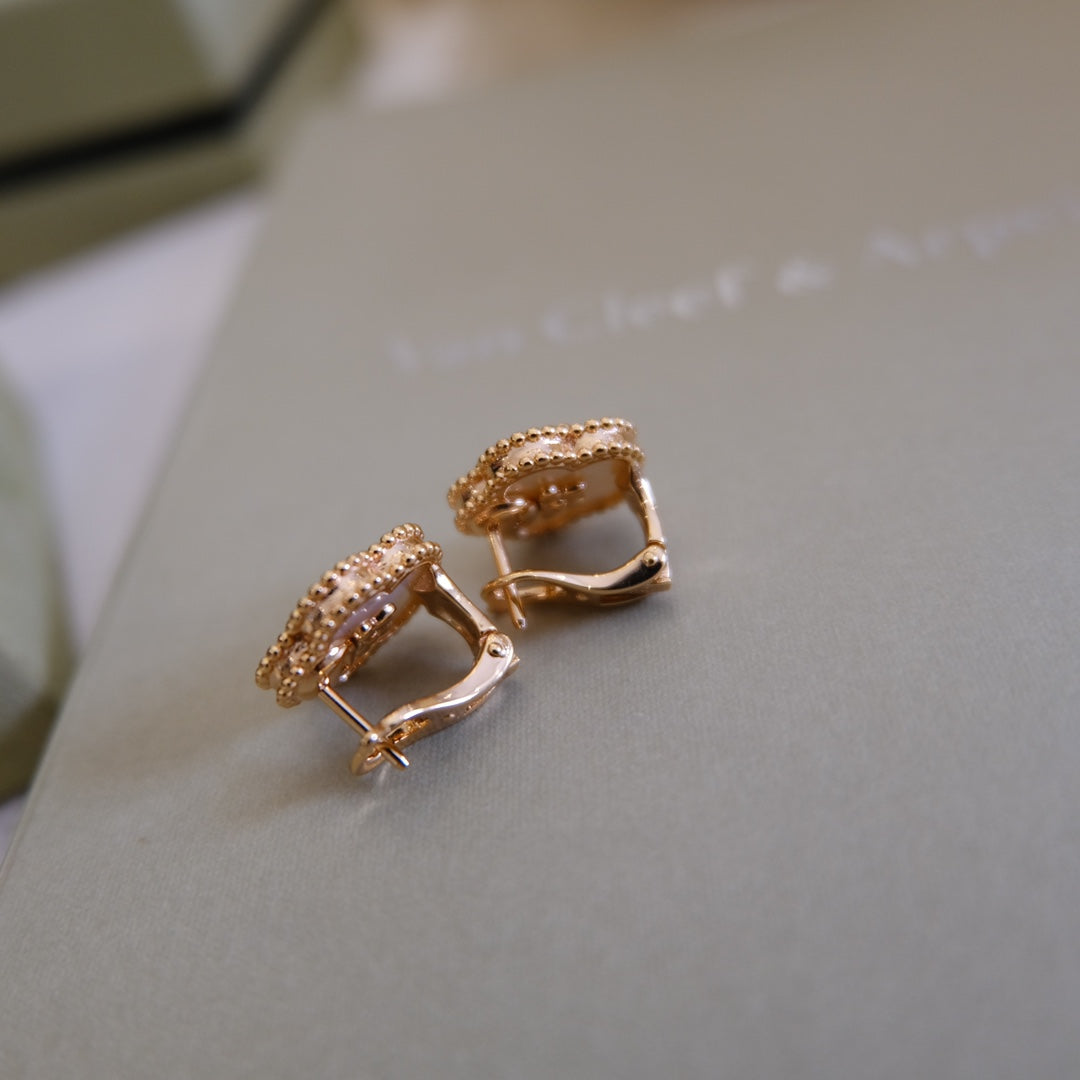 [Elowen Jewels]LUCKY PINK GOLD WHITE MOP EARRINGS