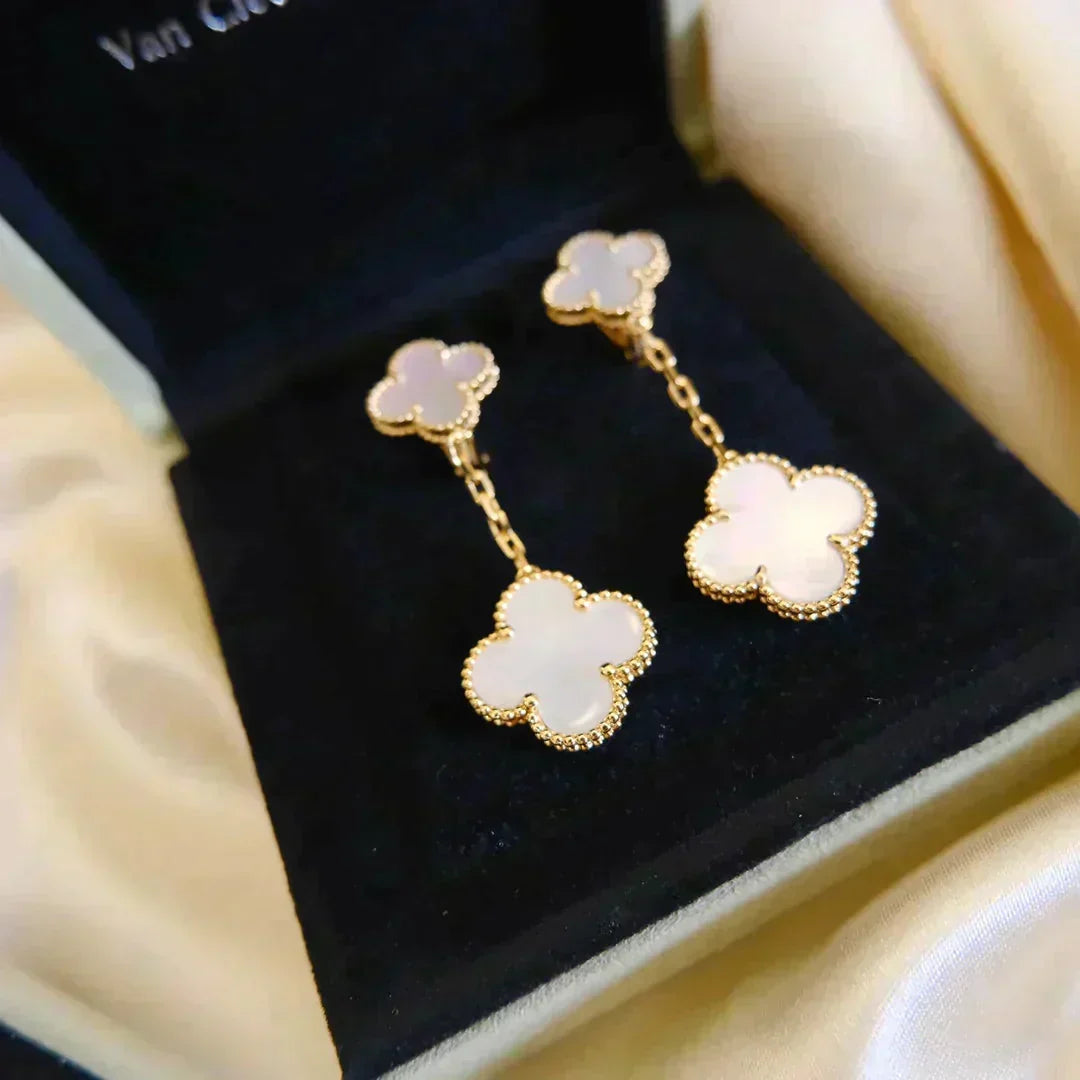[Elowen jewels ]CLOVER 2 MOTIV OHRRINGE WEISSES PERLMUTT
