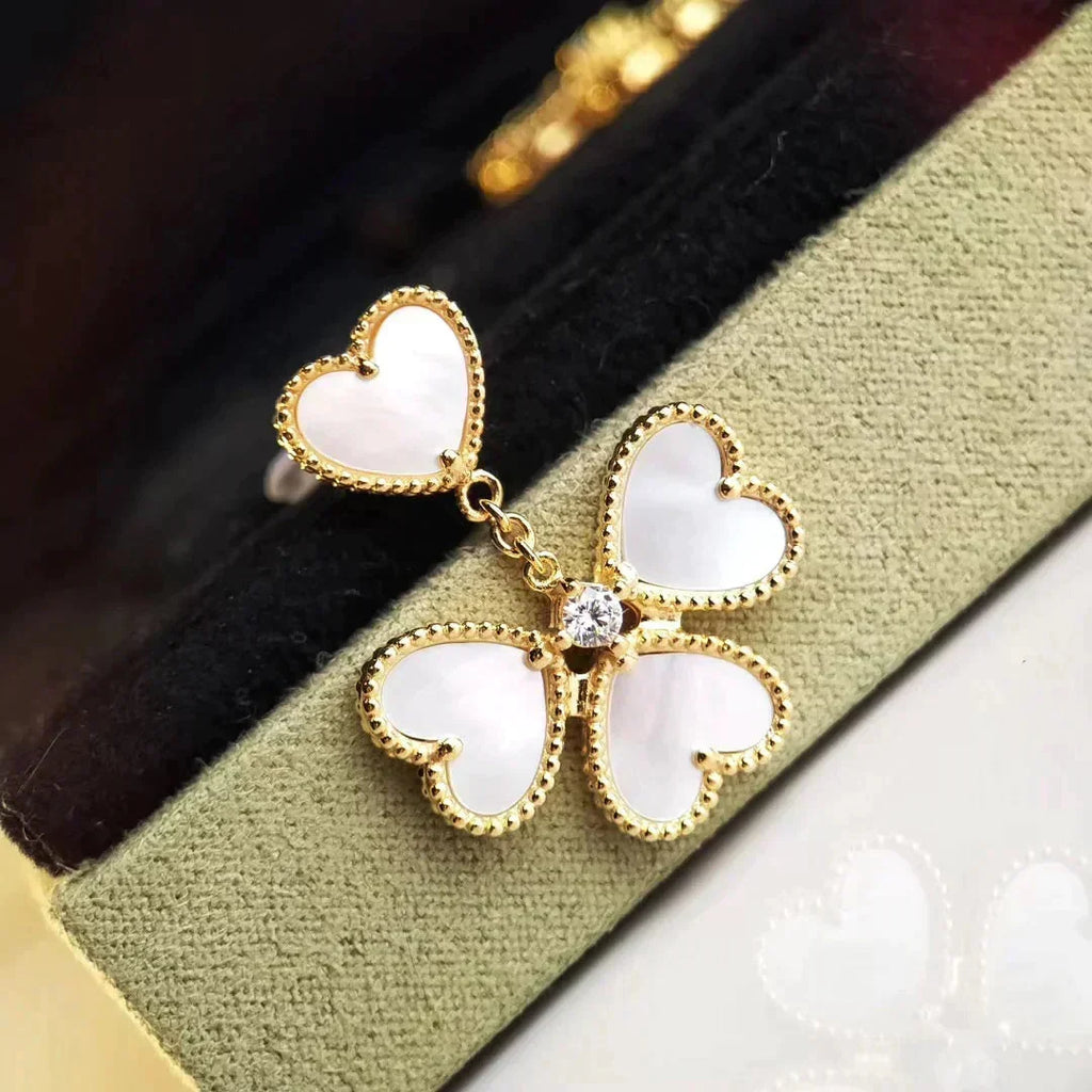 [Elowen jewels ]CLOVER SWEET WHITE MOP EARRINGS