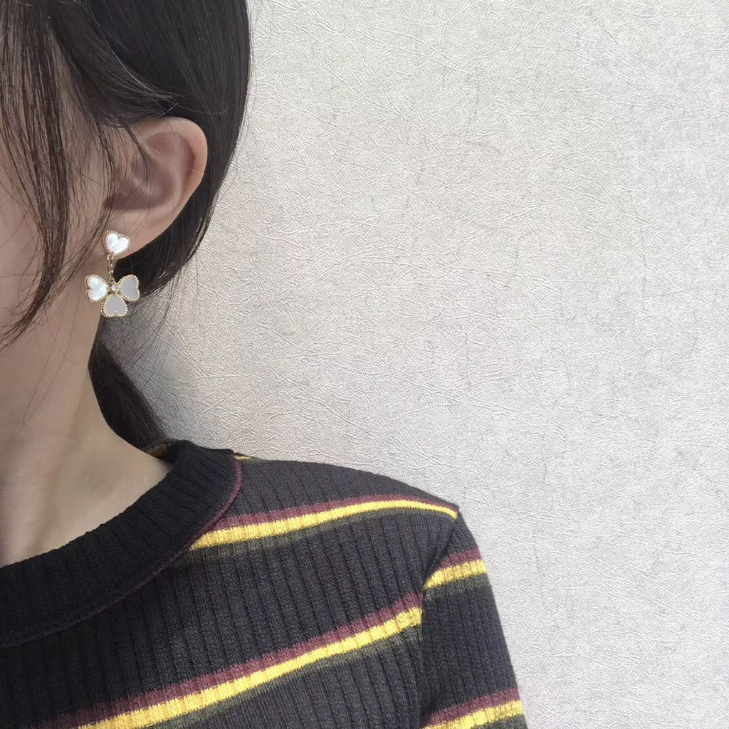 [Elowen jewels ]CLOVER SWEET WHITE MOP EARRINGS