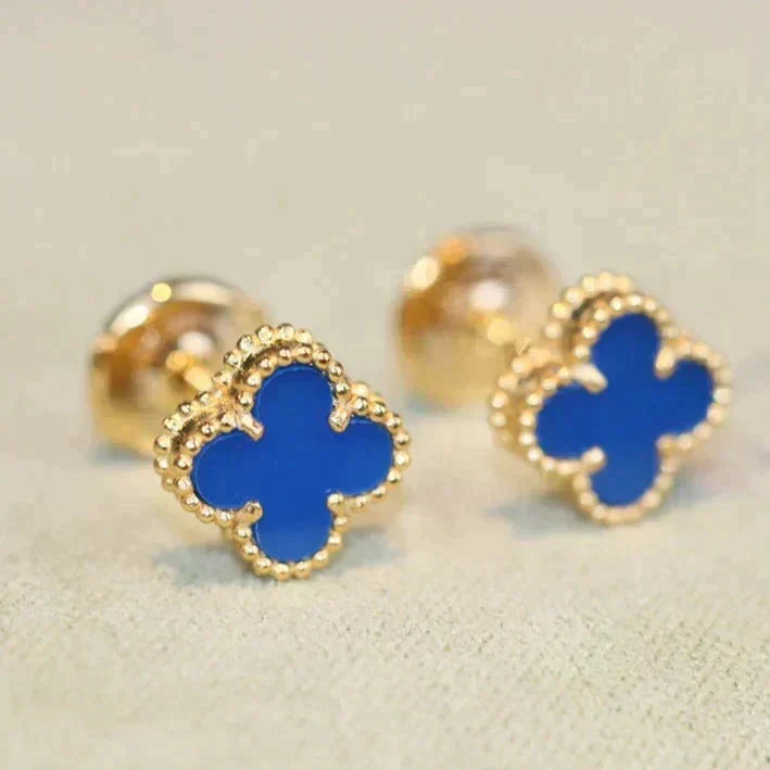 [Elowen jewels ]CLOVER MINI 9,5 MM OHRRINGE MIT BLAUEM ACHAT