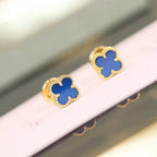 [Elowen jewels ]CLOVER MINI 9,5 MM OHRRINGE MIT BLAUEM ACHAT