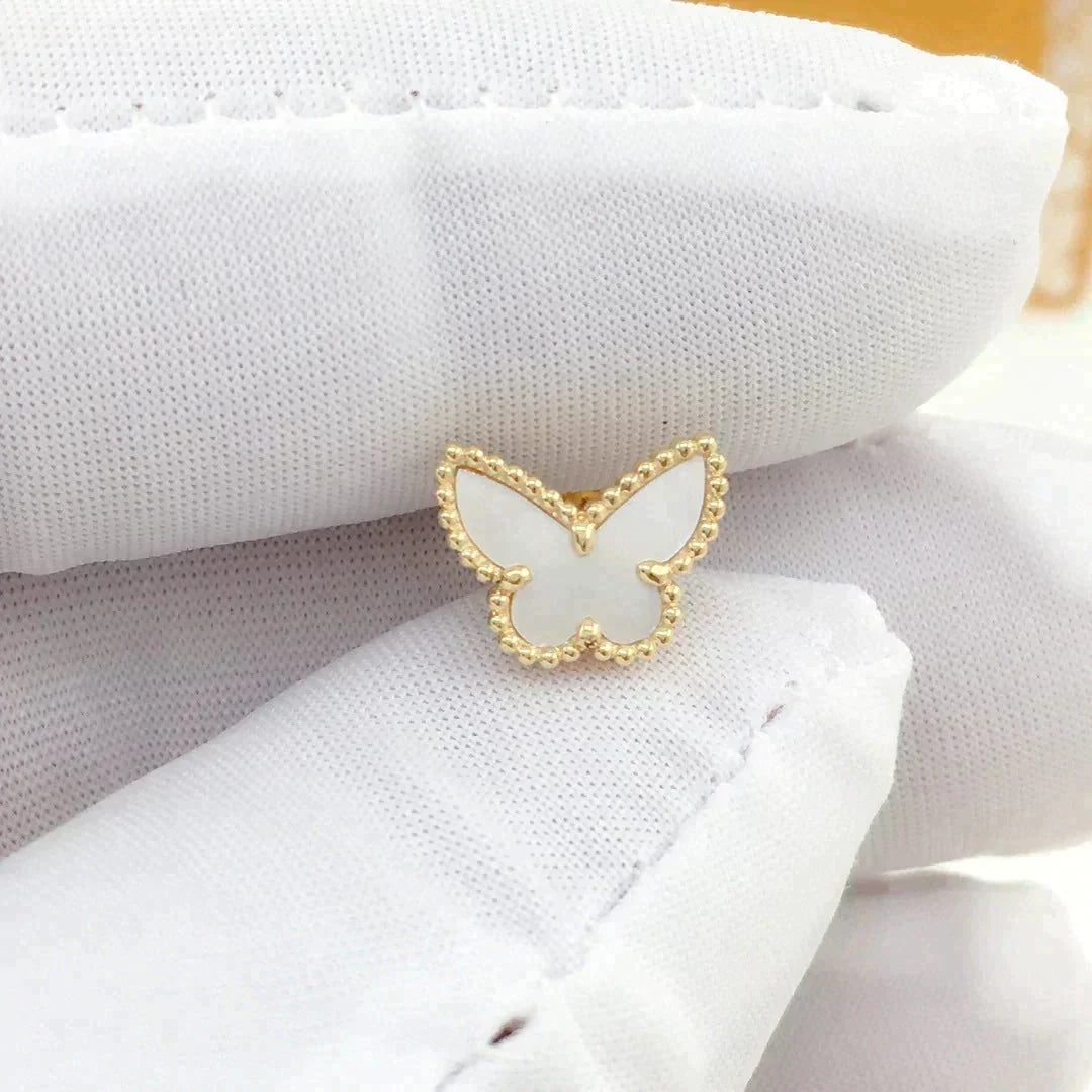 {
  "Elowen jewels": "Elowen jewels",
  "SWEET BUTTERFLY MOP EARSTUDS": "SÜSSE SCHMETTERLINGS-OHRSTECKER AUS PERLMUTT"
}