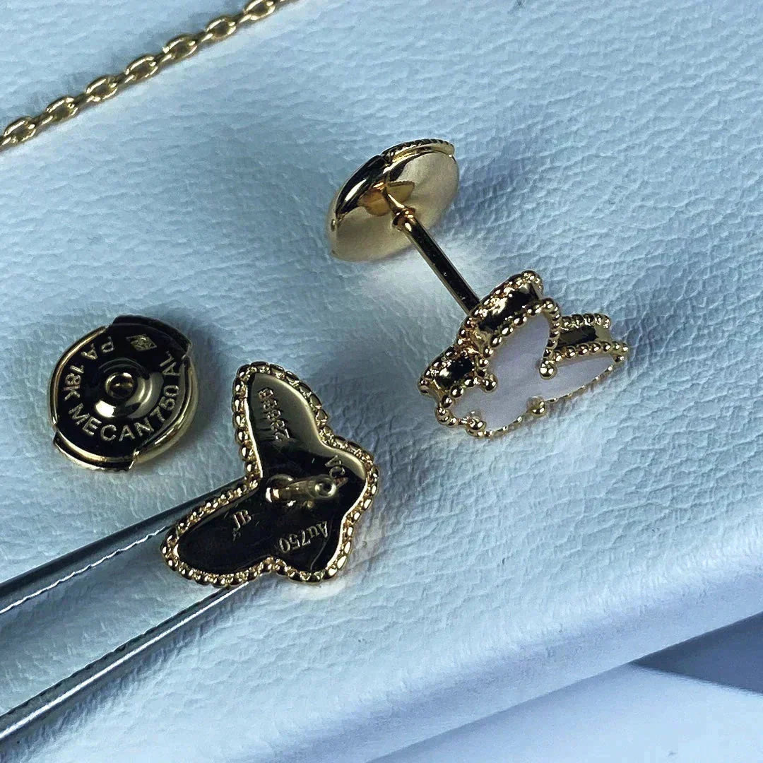 {
  "Elowen jewels": "Elowen jewels",
  "SWEET BUTTERFLY MOP EARSTUDS": "スウィート バタフライ マザーオブパール ピアス"
}