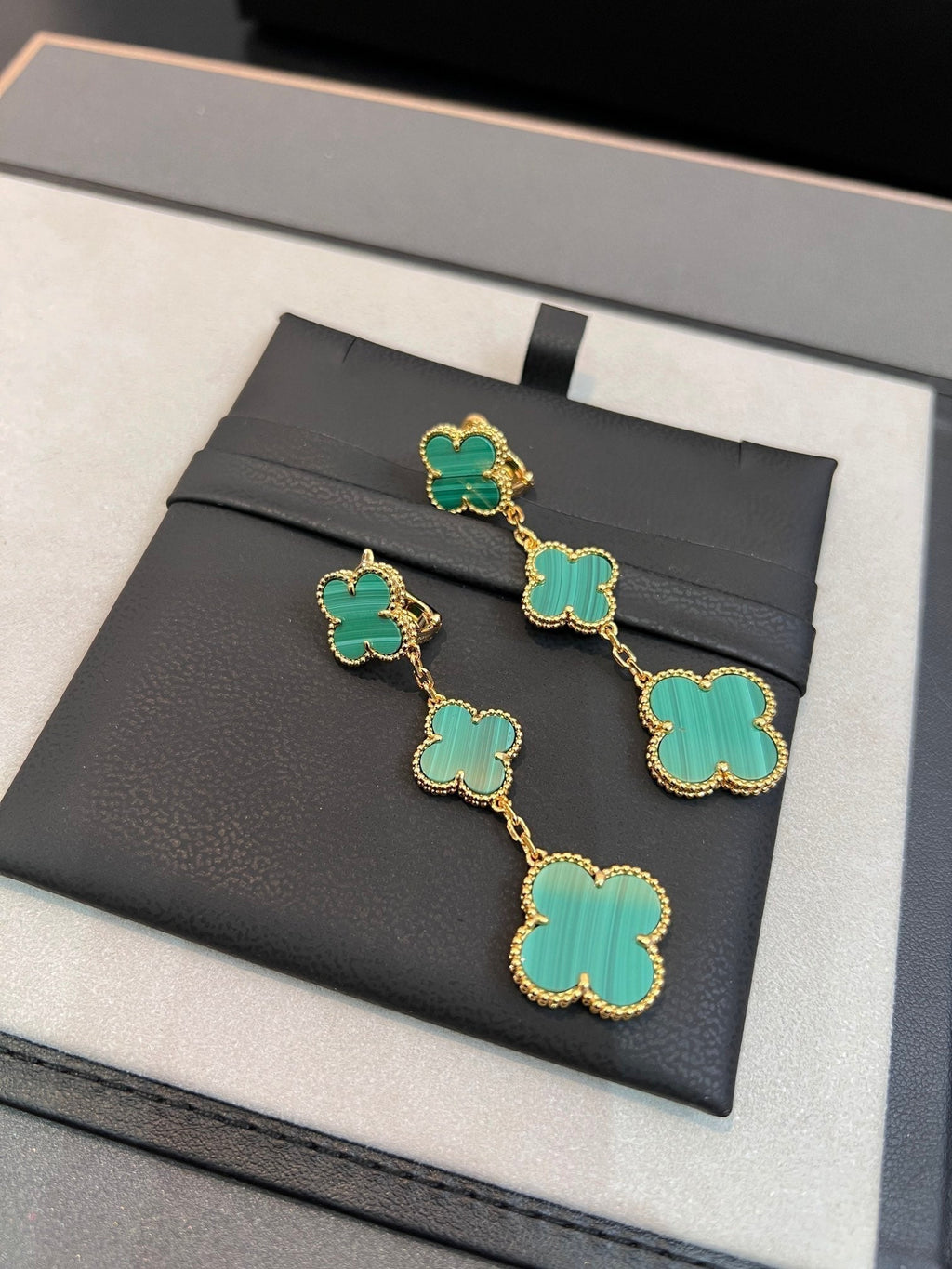 [Elowen jewels ]KLEEBLATT MALACHIT 3 MOTIVE GOLD