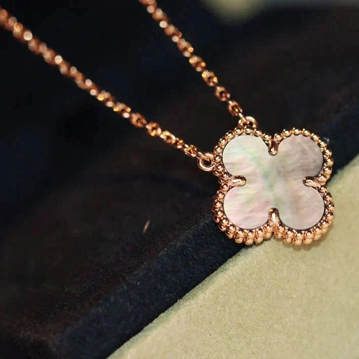 {
  "Elowen jewels ": "Elowen jewels ",
  "CLOVER 15MM  GRAY MOTHER OF PEARL NECKLACE": "クローバー 15MM グレーマザーオブパール ネックレス"
}