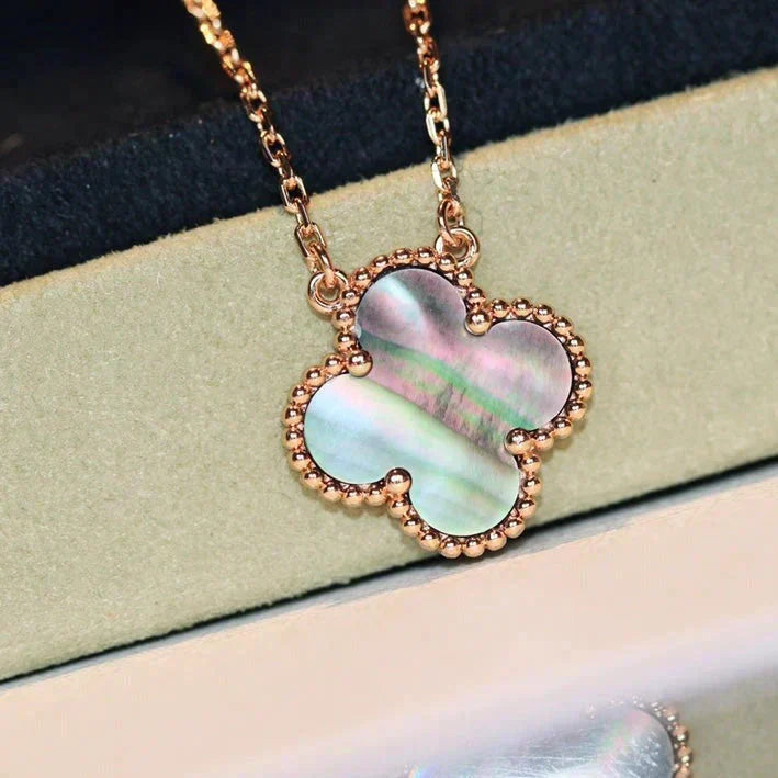 {
  "Elowen jewels ": "Elowen jewels ",
  "CLOVER 15MM  GRAY MOTHER OF PEARL NECKLACE": "クローバー 15MM グレーマザーオブパール ネックレス"
}