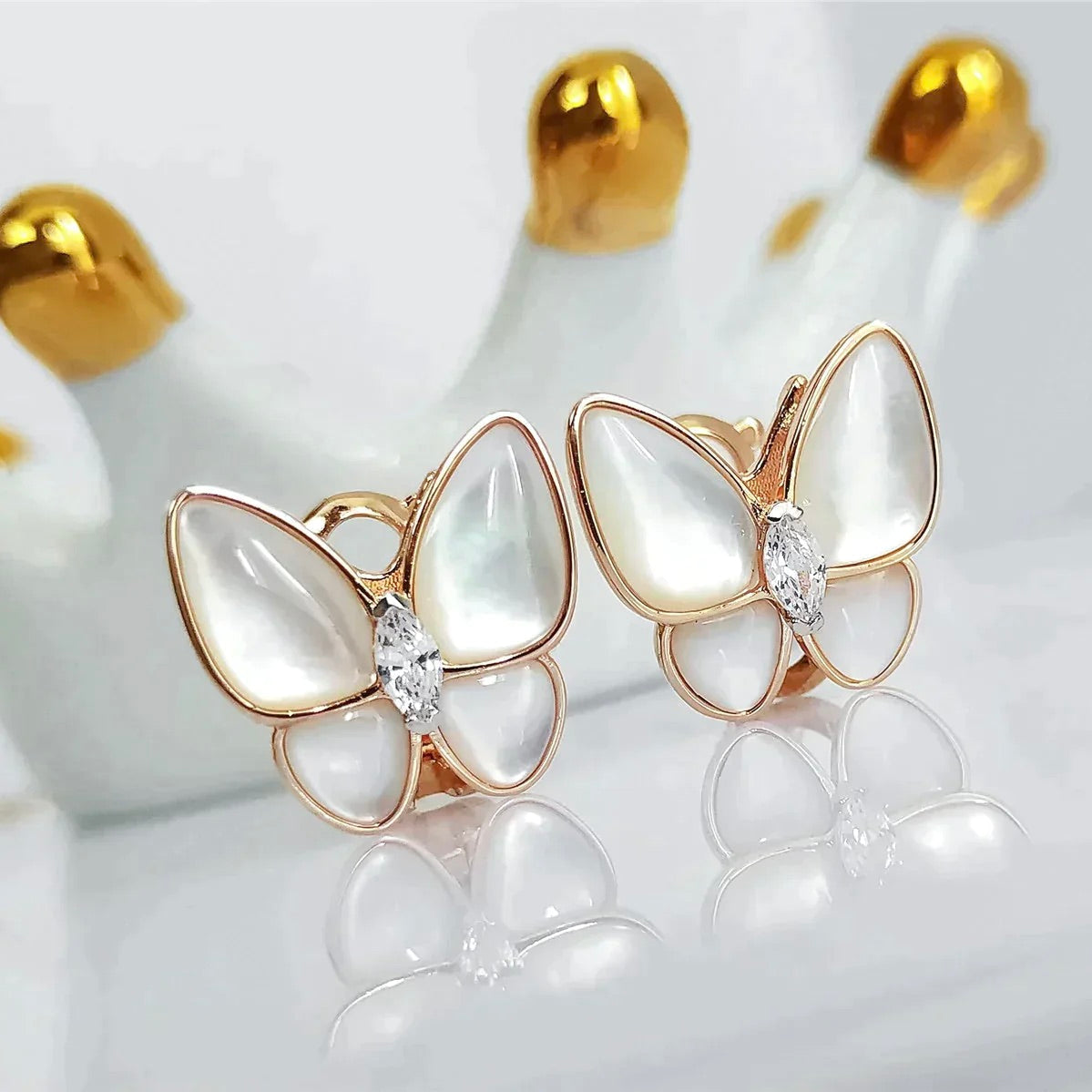[Elowen jewels ]SCHMETTERLINGS-OHRRINGE AUS PERLMUTT UND DIAMANTEN