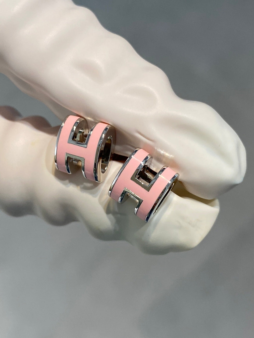 {"Elowen jewels": "エロウェン・ジュエルズ", "MINI POP H SILVER EARRINGS PINK": "ミニ ポップH シルバーピアス ピンク"}