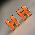 [Elowen jewels ]MINI POP H EARRINGS ORANGE