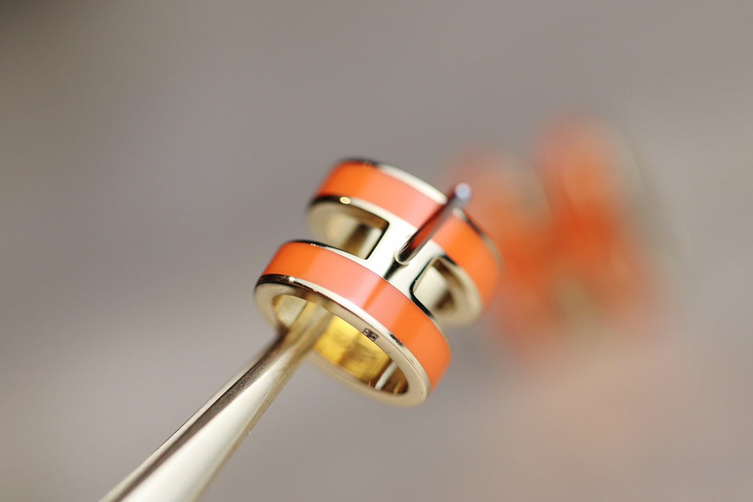 {
"Elowen jewels ": "Elowen jewels ",
"MINI POP H EARRINGS ORANGE": "ミニ ポップH ピアス オレンジ"
}