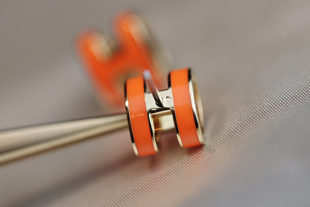 [Elowen jewels ]MINI POP H EARRINGS ORANGE