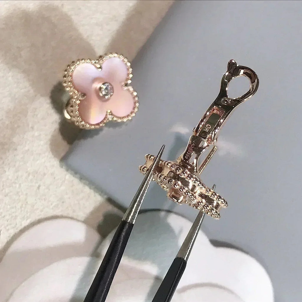 [Elowen jewels] クローバー ミディアム 1モチーフ ピンクMOP ダイヤモンド イヤリング