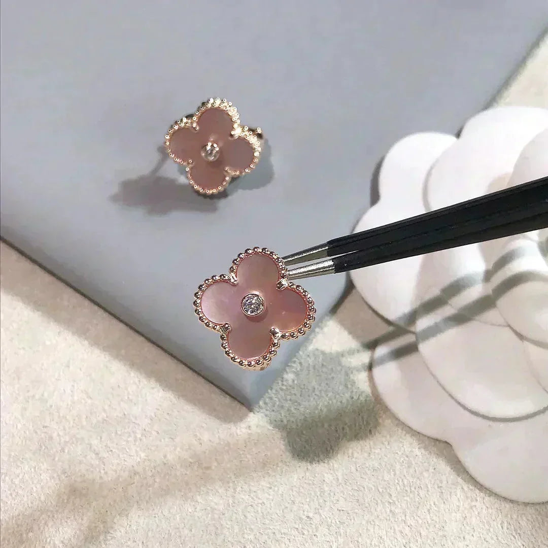 [Elowen jewels] クローバー ミディアム 1モチーフ ピンクMOP ダイヤモンド イヤリング
