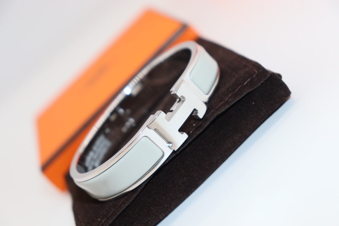 [Elowen jewels ]H LIGHT BLUE BRACELET