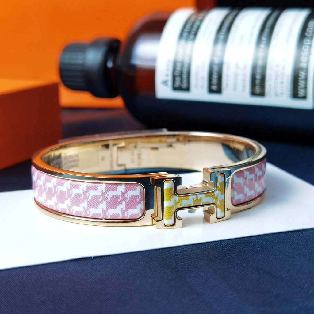{
  "Elowen jewels": "Elowen jewels",
  "H HORSE BRACELET 12MM": "H ホースブレスレット 12MM"
}