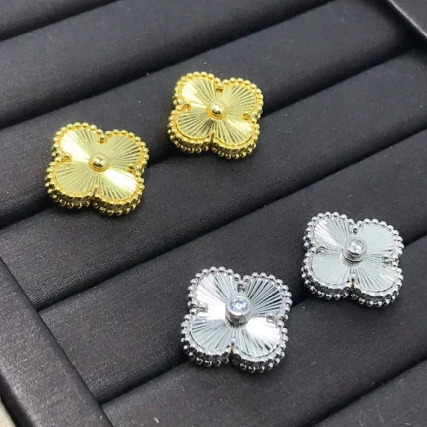 [Elowen jewels ]CLOVER MINI 9.5MM LASER EARRINGS