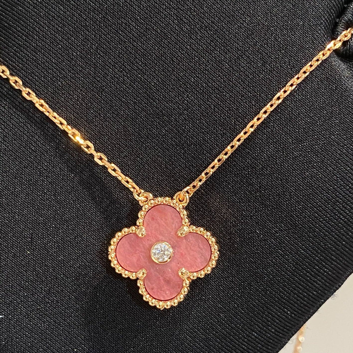[Elowen jewels ]CLOVER 15MM DIAMOND RHODONIT-HALSKETTE