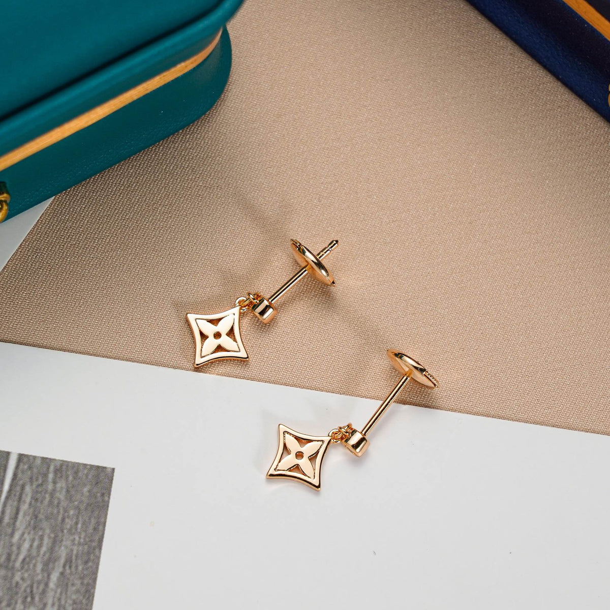 [Elowen jewels ]STAR EARRINGS GOLD