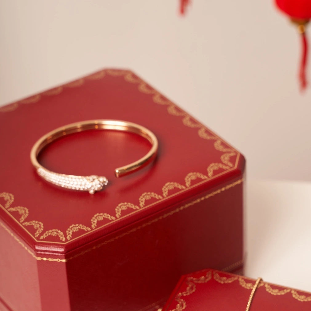 {
  "Elowen jewels": "[Elowen Schmuck]",
  "PANTHERE ROSE GOLD DIAMOND OPEN BRACELET": "PANTHERE ARMBAND OFFEN ROSÉGOLD DIAMANT"
}