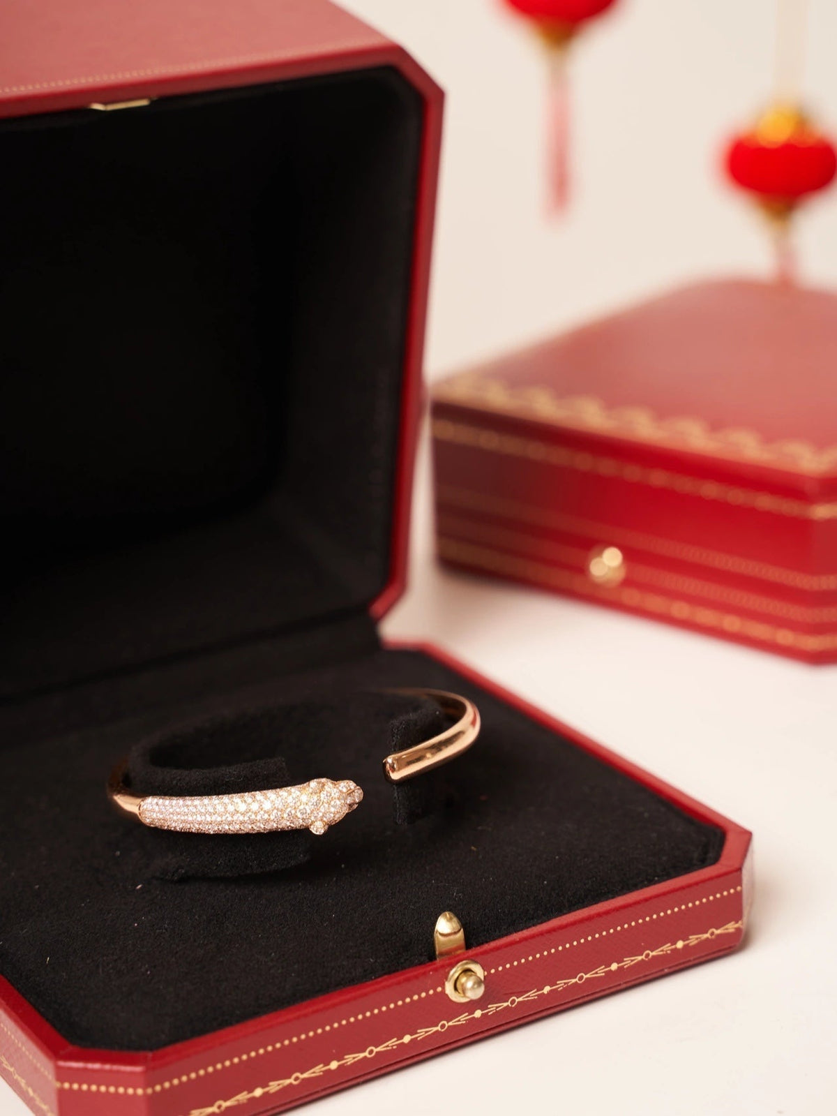 {
  "Elowen jewels": "[Elowen Schmuck]",
  "PANTHERE ROSE GOLD DIAMOND OPEN BRACELET": "PANTHERE ARMBAND OFFEN ROSÉGOLD DIAMANT"
}