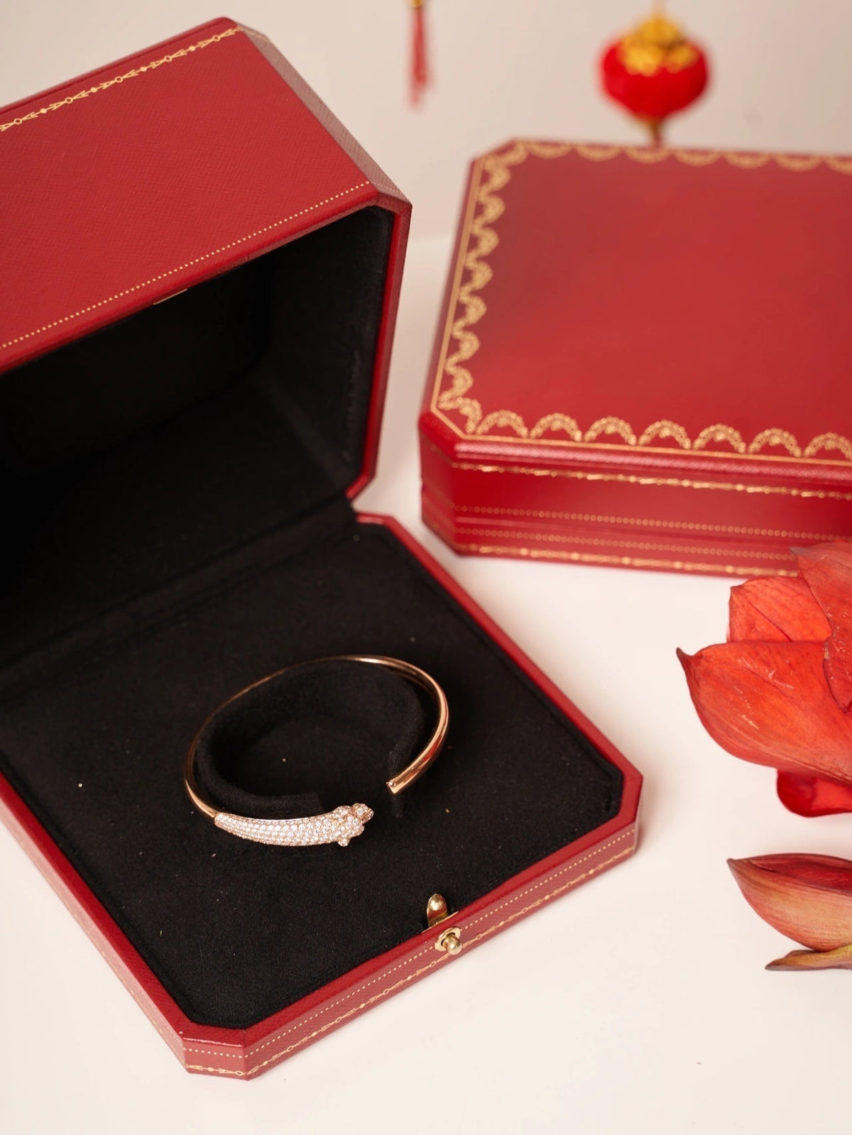 {
  "Elowen jewels": "[Elowen Schmuck]",
  "PANTHERE ROSE GOLD DIAMOND OPEN BRACELET": "PANTHERE ARMBAND OFFEN ROSÉGOLD DIAMANT"
}
