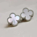 {
  "Elowen jewels ": "Elowen jewels ",
  "CLOVER MEDIUM 1 MOTIFS  WHITE MOP EARRINGS SILVER": "クローバー ミディアム 1モチーフ ホワイトMOPピアス シルバー"
}