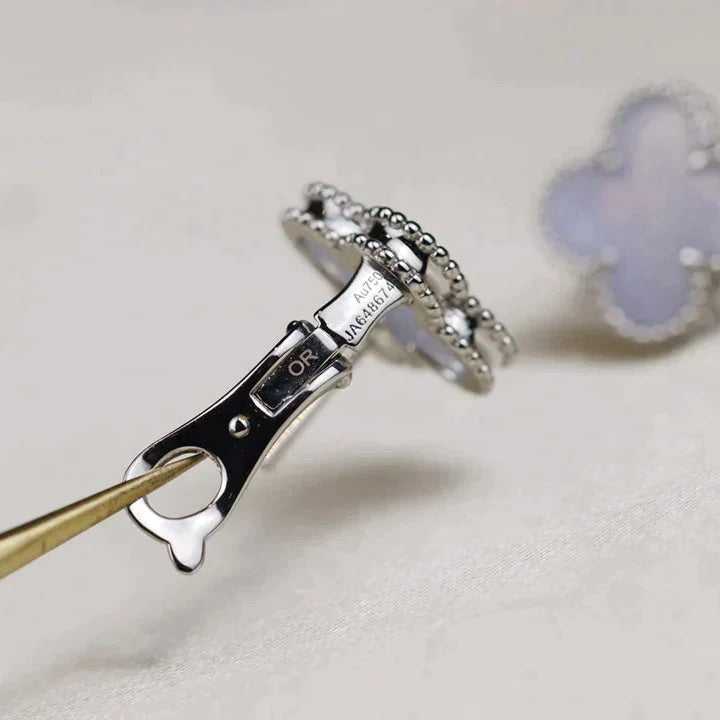 [Elowen jewels ]CLOVER MEDIUM 1 MOTIV WEISSE PERLMUTT-OHRRINGE SILBER