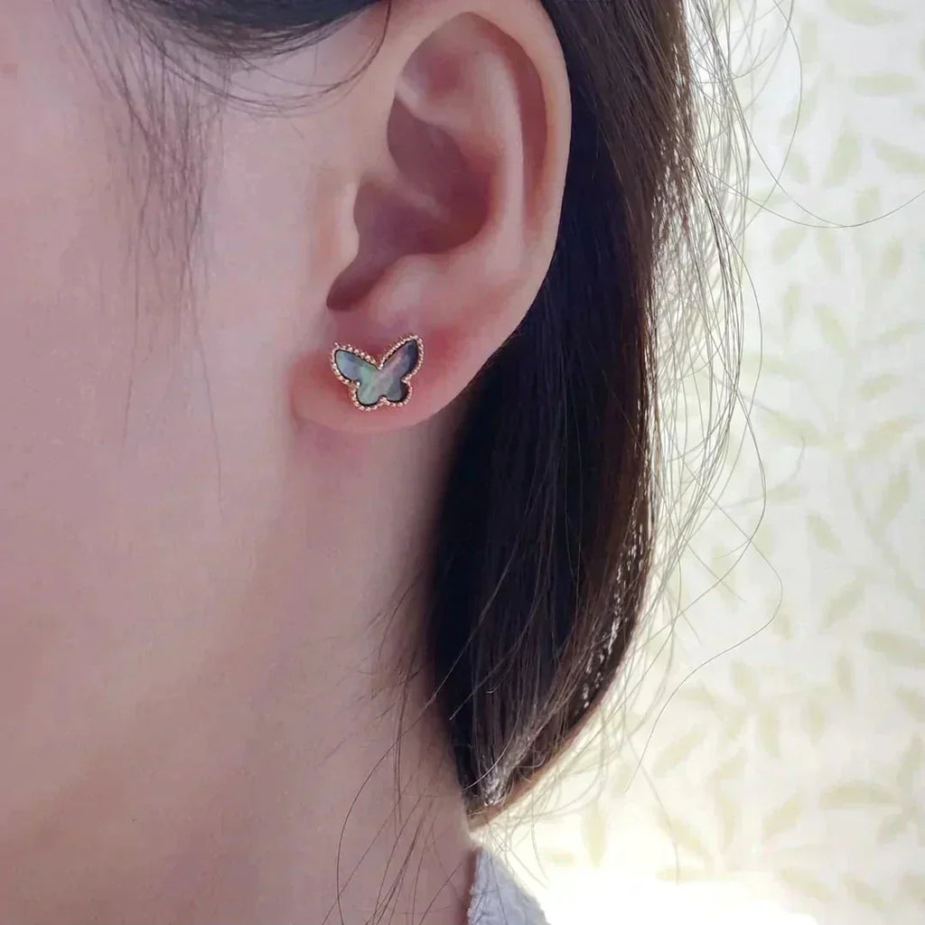 {
"Elowen jewels": "Elowen jewels",
"BUTTERFLY DARK MOP  EARRINGS": "BUTTERFLY DUNKLE PERLMUTT-OHRRINGE"
}
