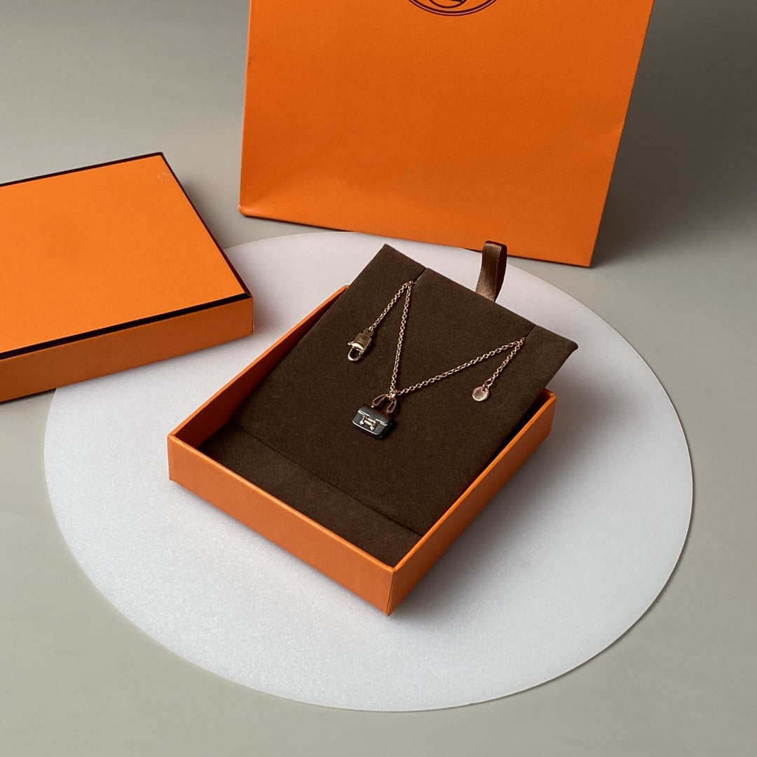 [Elowen jewels ]CONSTANCE SCHWARZER ANHÄNGER ROSÉGOLD-HALSKETTE