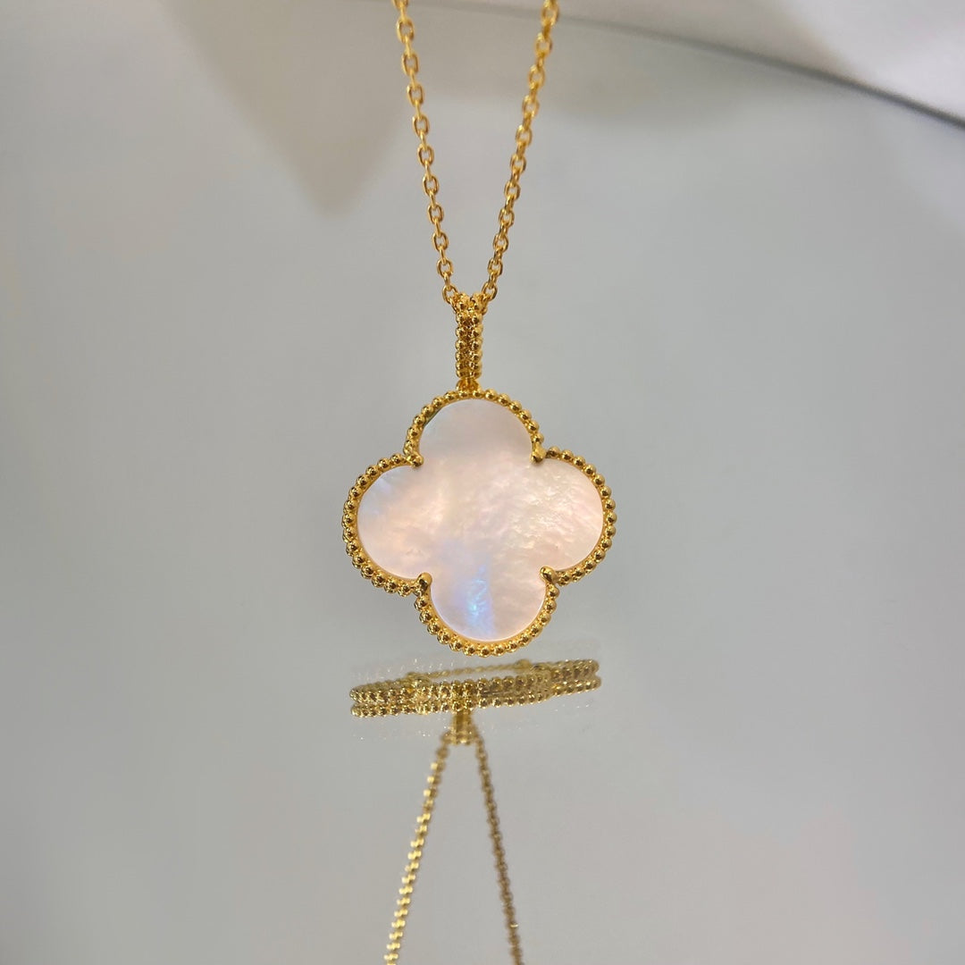 [Elowen jewels ]CLOVER 25MM MOP LARGE PENDANT NECKLACE