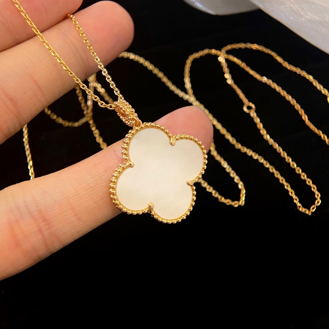 [Elowen jewels ]CLOVER 25MM MOP LARGE PENDANT NECKLACE