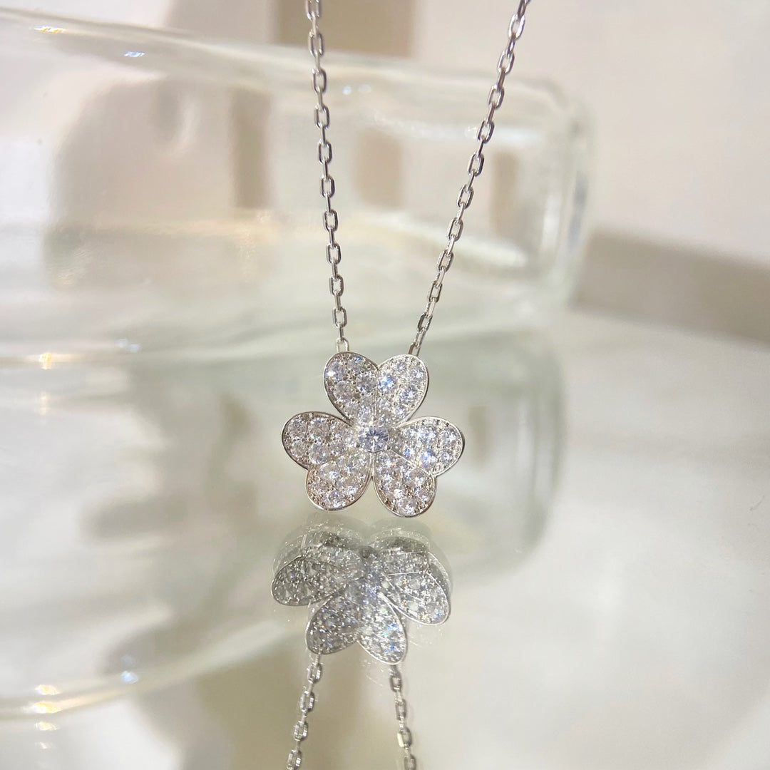 [Elowen jewels ]FLOWER DIAMOND NECKLACE
